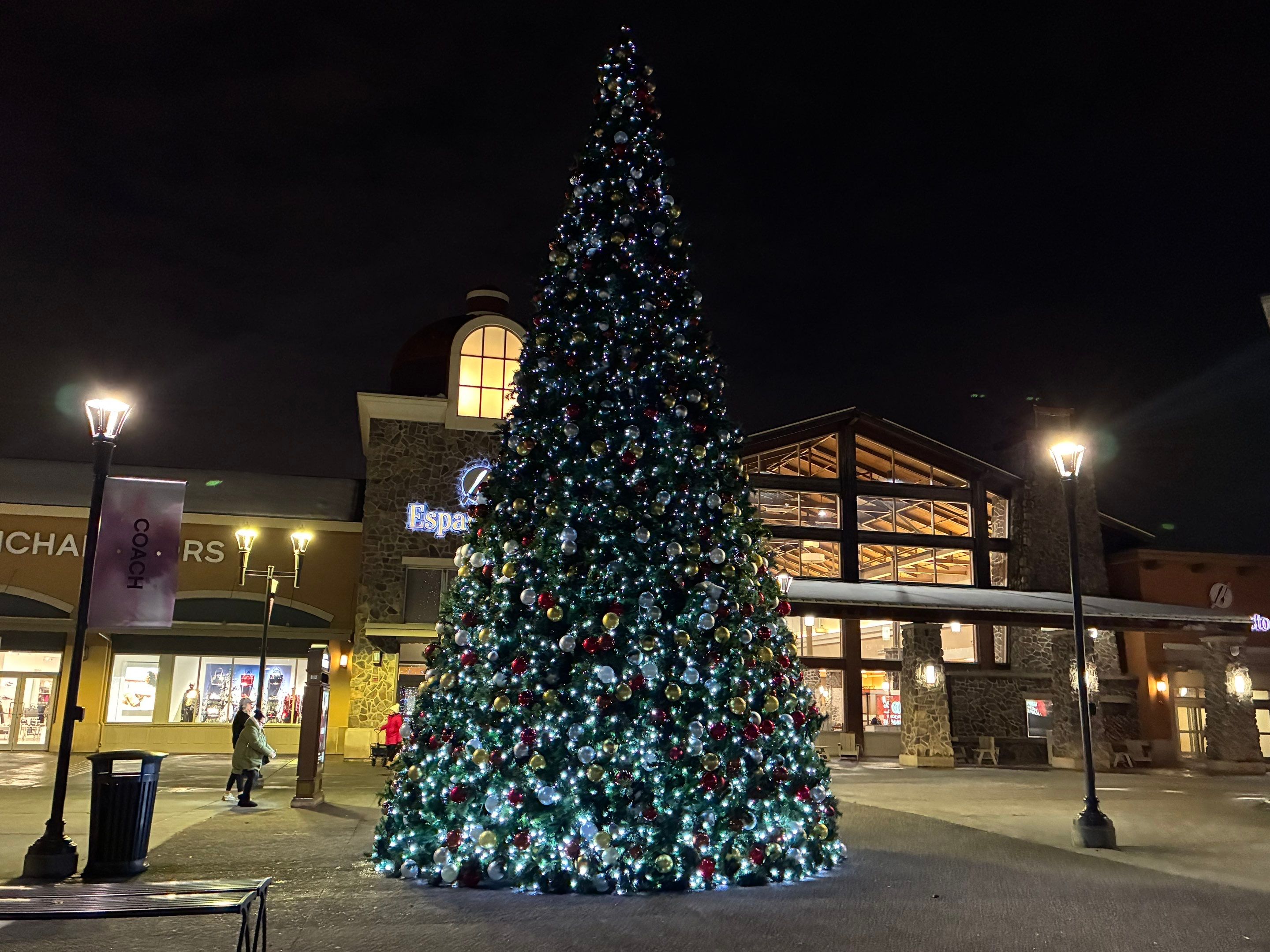 Christmas Decorations Installation in Mirabel, Qc.