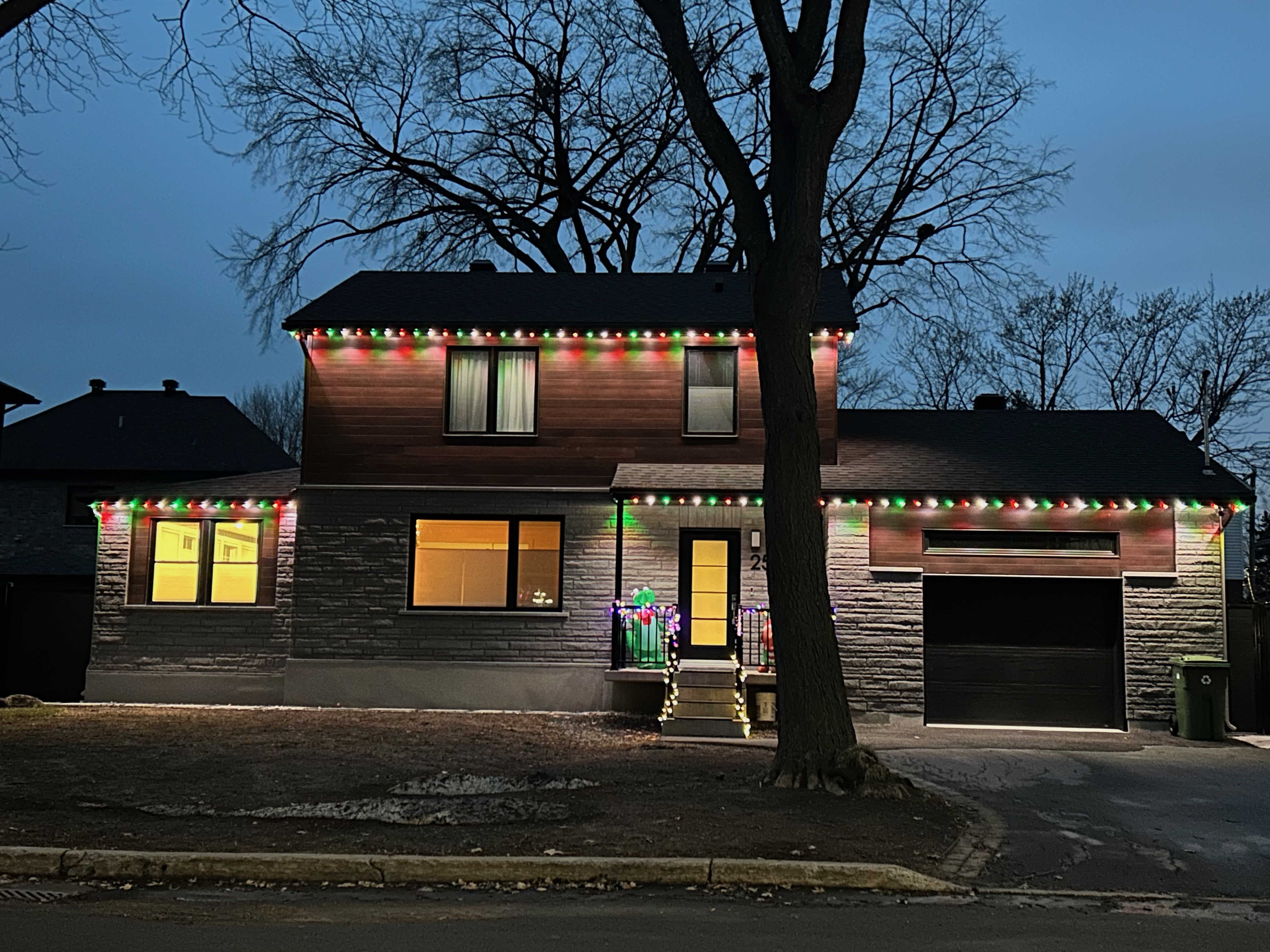 Lighting up beautiful homes with permanent outdoor lighting in Montreal, Qc.