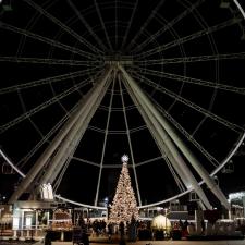 The-Christmas-tree-at-La-Grande-Roue-de-Montral 5